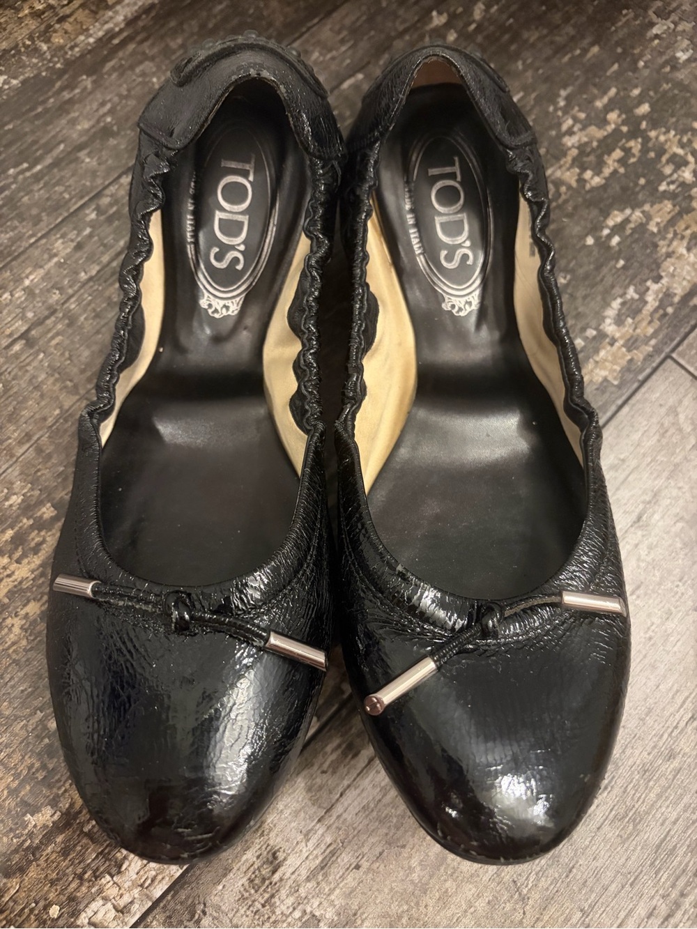 TOD'S Black Patent Leather Laccetto Ballet Flats Bow Metal Tips Size 38 US 8